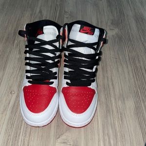 WHITE/RED
BOYS Jordan 1